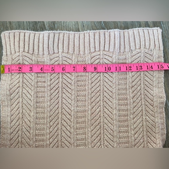 Love & Lore, Knit Oversized Scarf / Wrap / Soft Luxurious Pink Color - Picture 6 of 6